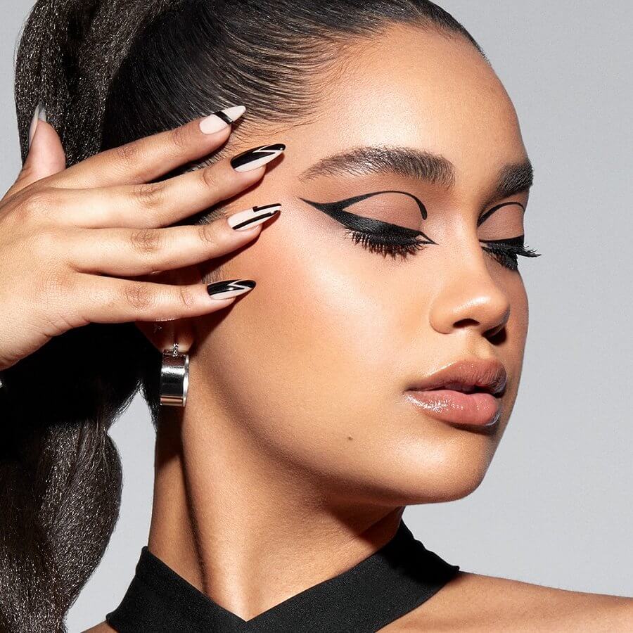 Brush-Tip Liquid Liner