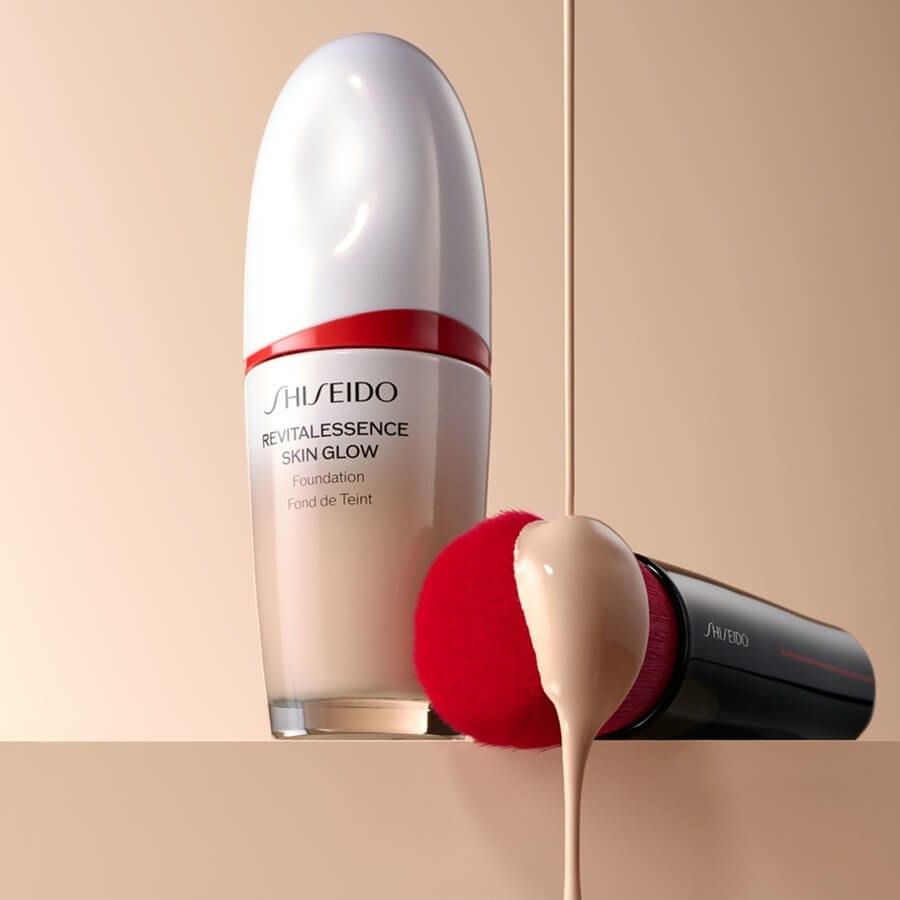 Revitalessence Skin Glow Foundation