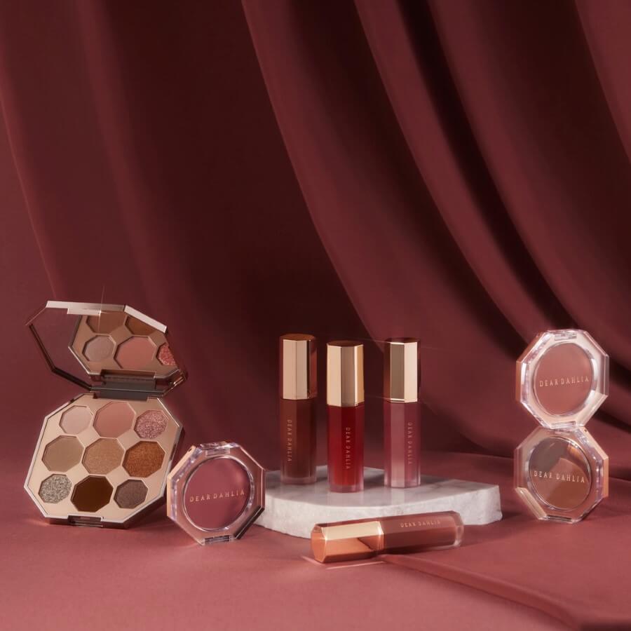 Petal Touch Plumping Lip Velour