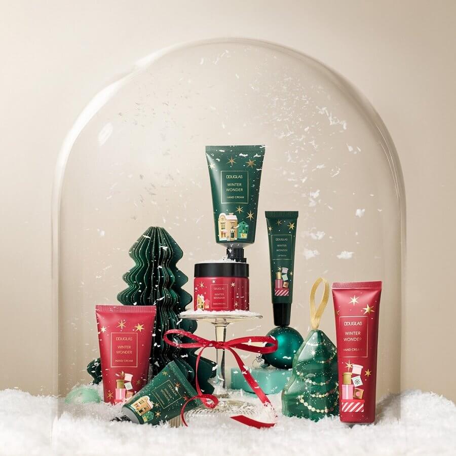 Winter Wonder Gorgeous Hands Cracker Set